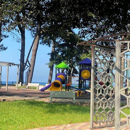 Guest House Kobuleti On Aghmashenebeli Εξωτερικό φωτογραφία